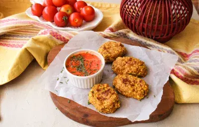 Nuggets de coliflor y Nestúm ® con dip fresco de pimientos y tomate Nuggets de coliflor y Nestúm ® con dip fresco de pimientos y tomate