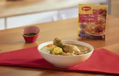 Sopa de Pollo con Verduras Sopa de Pollo con Verduras