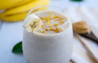 Batido de Banana con Mantequilla de Maní Batido de Banana con Mantequilla de Maní