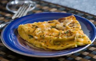OMELETTE-DE-POLLO-Y-HONGOS OMELETTE-DE-POLLO-Y-HONGOS