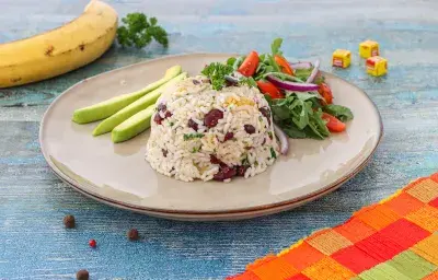 Arroz con frijoles y Plátano Maduro Arroz con frijoles y Plátano Maduro