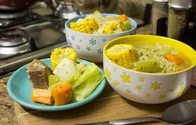 Sopa de vegetales con carne Sopa de vegetales con carne