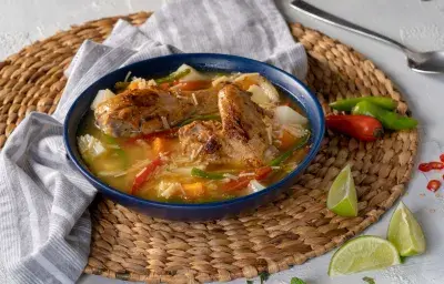 Caldo de Gallina Caldo de Gallina