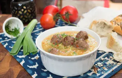 Sopa de albóndigas Sopa de albóndigas
