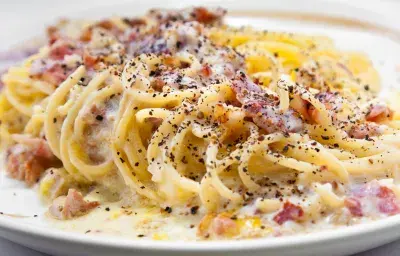 pasta en salsa blanca con tocino pasta en salsa blanca con tocino