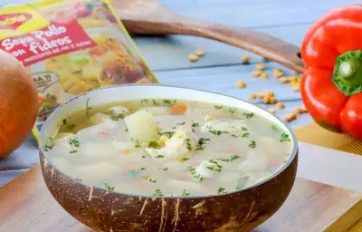 Sopa de Arvejas con Pollo Sopa de Arvejas con Pollo