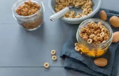 Crujiente de Durazno y CHEERIOS® Crujiente de Durazno y CHEERIOS®