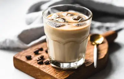café frío con leche condensada café frío con leche condensada
