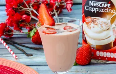 Cappuccino en Salsa de Fresas Cappuccino en Salsa de Fresas
