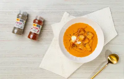 Sopa Fria de Yogurt Y Tomate