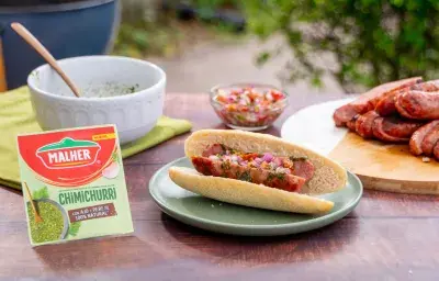 Choripán con Chimichurri Choripán con Chimichurri
