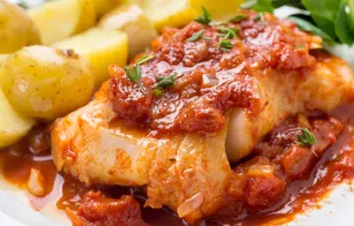 Bacalao en salsa mediterránea