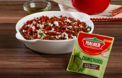 Dip de Frijoles con Chorizo y Chimichurri Dip de Frijoles con Chorizo y Chimichurri
