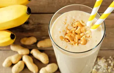 Batido de Banana y Mantequilla de Maní Batido de Banana y Mantequilla de Maní