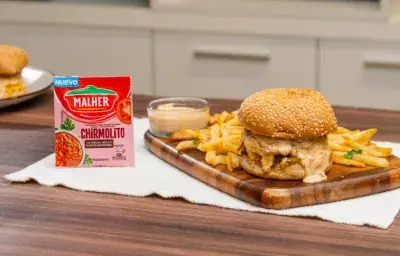 Hamburguesa con aderezo de Chirmolito