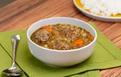 sopa de albóndigas sopa de albóndigas