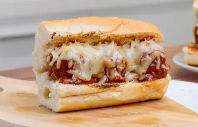 SANDWICH ESTILO ITALIANO SABOR Y COLOR SANDWICH ESTILO ITALIANO SABOR Y COLOR