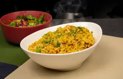 Arroz con pollo, curry y limón