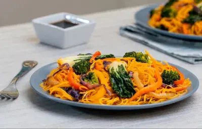 Chow Mein de Vegetales Sabor y Color Chow Mein de Vegetales Sabor y Color
