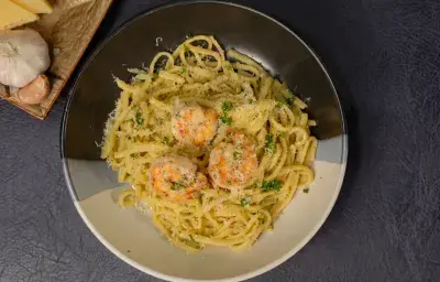 Pasta con camarones picantes con Pimienta Maggi