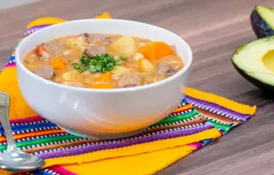 Frijoles Blancos Con Carne