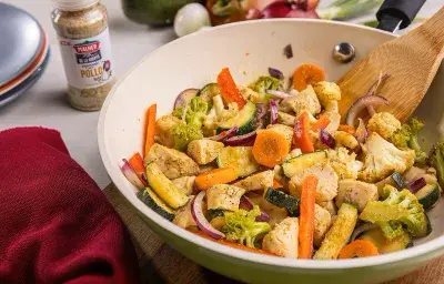 Pollo con Vegetales Salteados