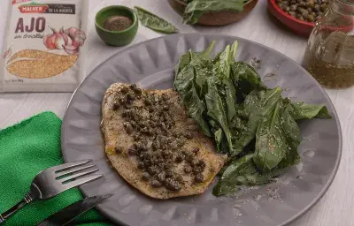 Pescado en salsa de limón con ajo y perejil Pescado en salsa de limón con ajo y perejil