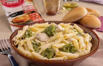 ESPAGUETI AL BRÓCOLI CON POLLO ESPAGUETI AL BRÓCOLI CON POLLO