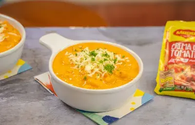 Macarrones con Tomate Macarrones con Tomate