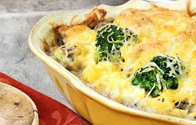Cacerola de arroz con queso y brócoli Cacerola de arroz con queso y brócoli