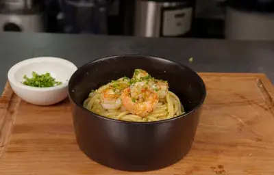 Espagueti con culantro y camarones