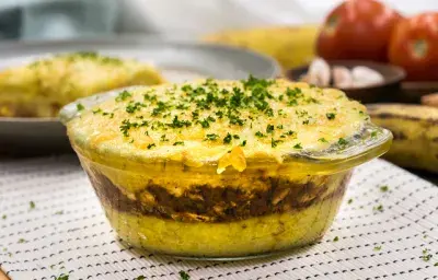 Pastelón de plátano y pollo
