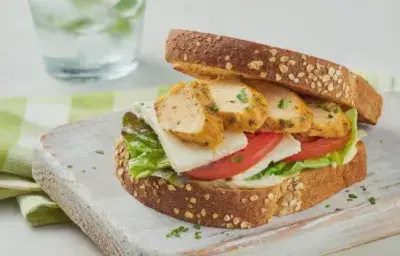 Sándwich de Pollo a las Finas Hierbas Sándwich de Pollo a las Finas Hierbas