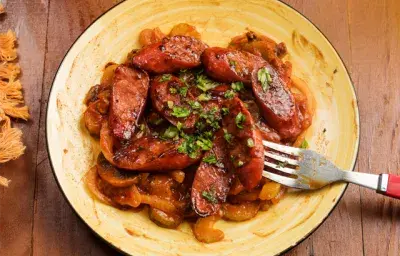 Chorizo con champiñones al estilo panameño