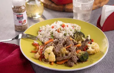 Carne con Vegetales Salteados Carne con Vegetales Salteados