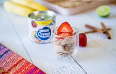 Pudín de banana y fresas
