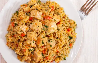 Arroz con pollo y especias Arroz con pollo y especias