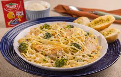 Pasta de Pollo y Brócoli Pasta de Pollo y Brócoli