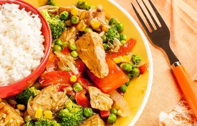 Pollo salteado al wok Pollo salteado al wok