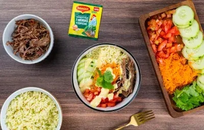 poke carne y vegetales