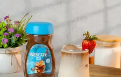 café latte con fresas café latte con fresas