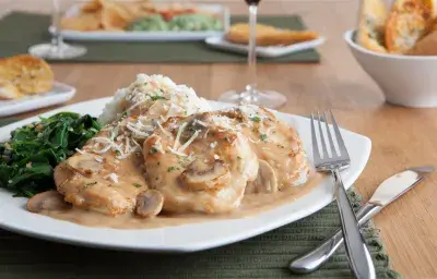 Pollo con Salsa de Hongos Pollo con Salsa de Hongos
