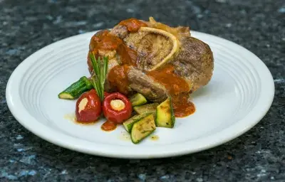 Deliciosa receta de osobuco guisado con Salsa de Tomate Tres Quesos MAGGI®