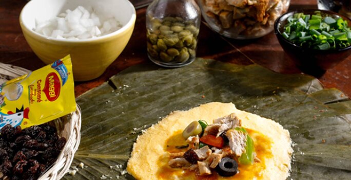 Tamal relleno de cerdo y pollo