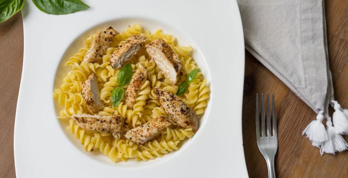 Pollo al tomate con pasta en Freidora de Aire