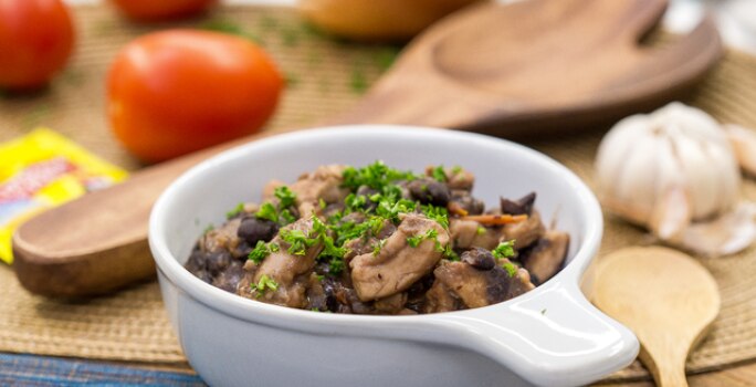 Frijoles negros con pollo