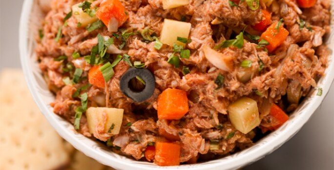 Atún con papas y zanahorias