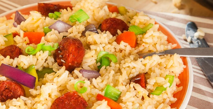 Arroz con chorizo y vegetales