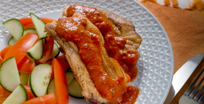 Costilla asada y guisado con Salsa de Tomate Tres Quesos MAGGI