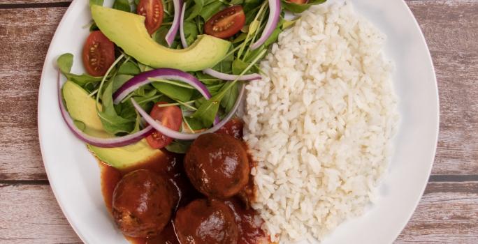 albóndigas de atún guisadas